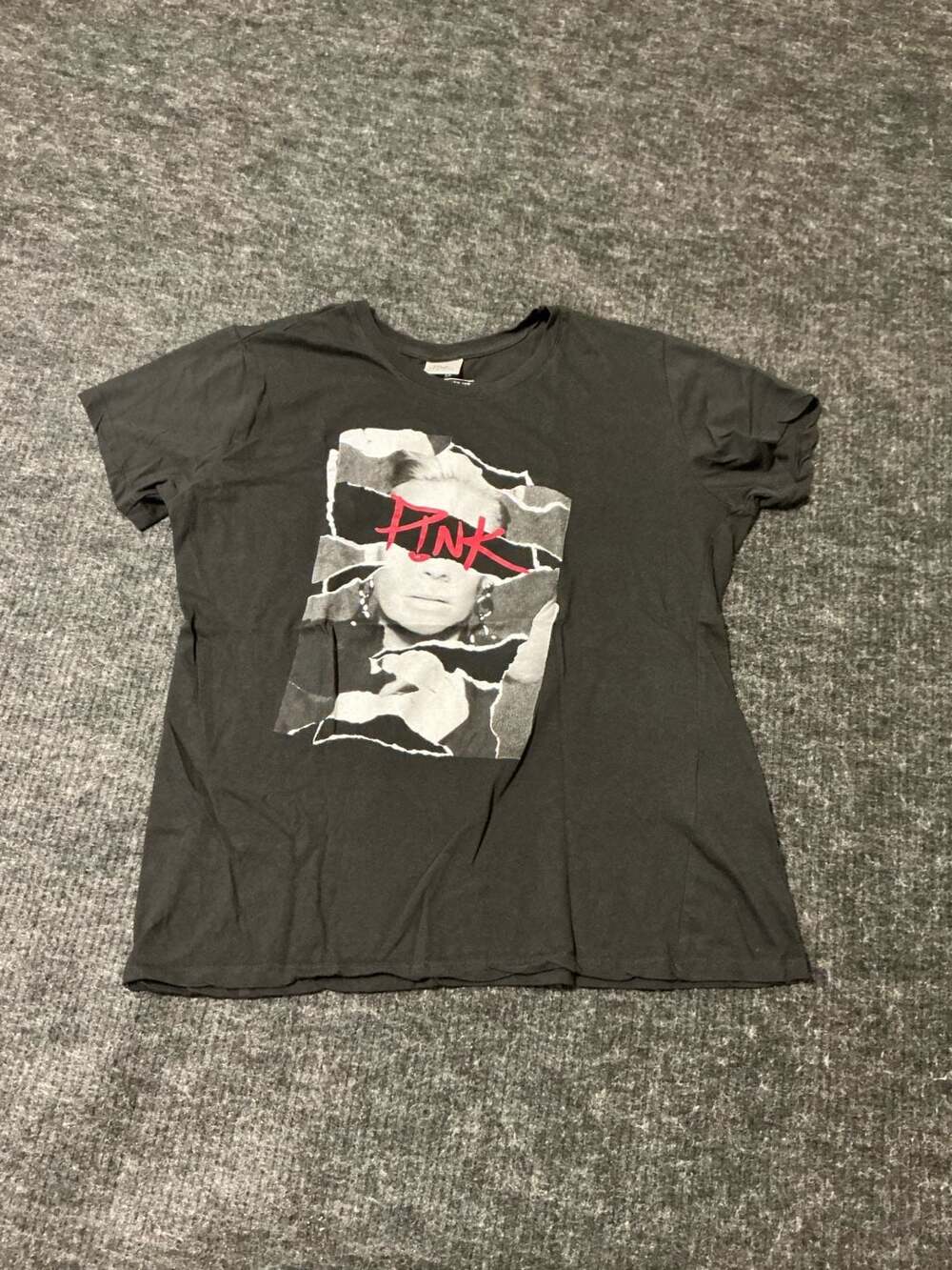 Pink Beautiful Trauma World Tour Relaxed Tee Womens Size Large Black and White
